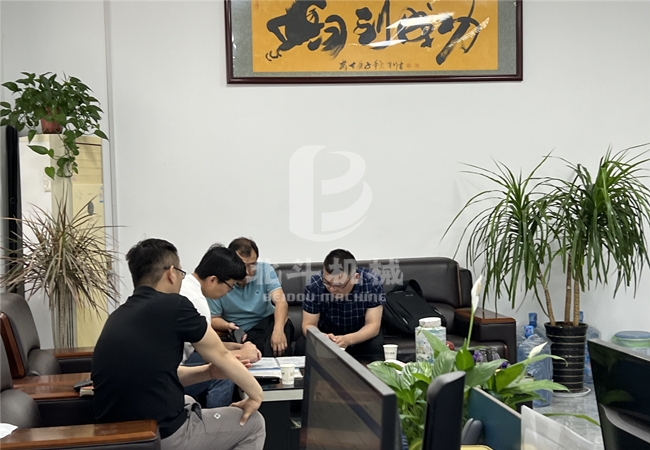 山东客户来我公司了解玉米秸秆草莓视频网站下载