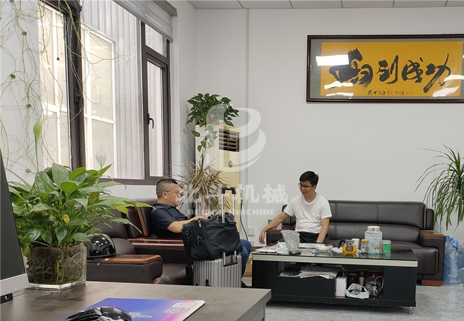 热烈欢迎江苏省客户来我公司近距离考察连续式草莓视频网站下载